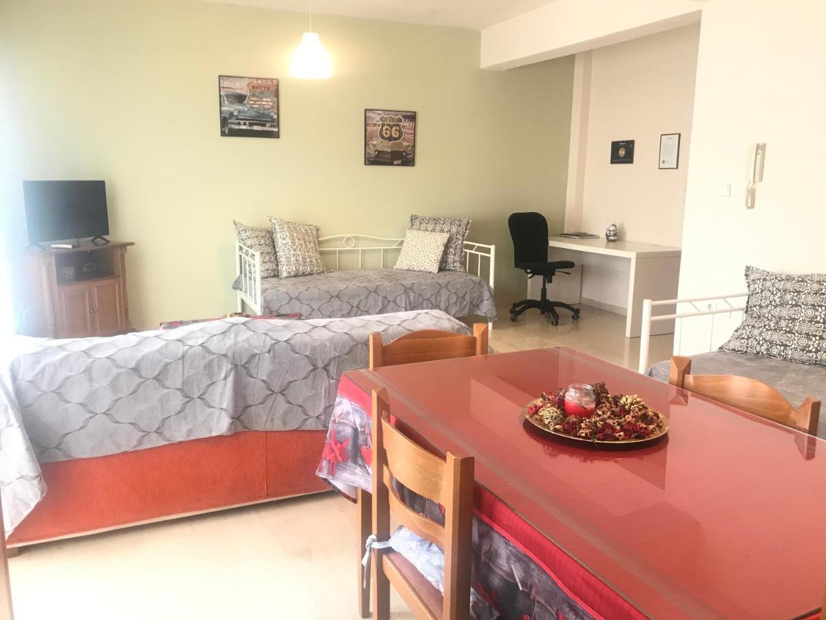 Διαμέρισμα 65 Τμ Στην Καρδιά Της Πόλης Триполі Екстер'єр фото